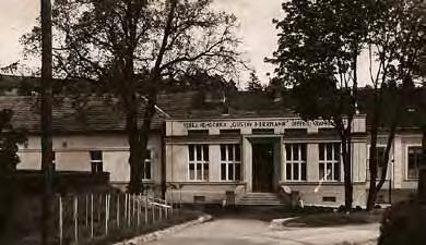 Základ dnešného objektu tvoria dve samostatné budovy, ktoré boli prvými budovami s primárnou zdravotníckou funkciou v dnešnom areáli nemocnice.