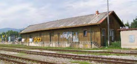 1911 prestavba železničnej stanice, oddelenie čakárne od jedálne - v 40. rokoch 20.stor. bola trať vo vlastníctve úč.