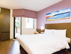 A 258 szobával rendelkezô hotel a homokos strandtól körülbelül 300 méter távolságra épült.