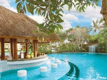 Közvetlen tengerparti szálloda, hatalmas trópusi kerttel, ideális családoknak, pároknak és üzletembereknek egyaránt.
