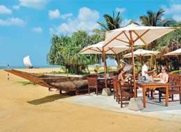 000 Ft-tól/fô Jetwing Blue Hotel Negombo Negombo közkedvelt szállodasorán található, a repülôtértôl 15 km-re.