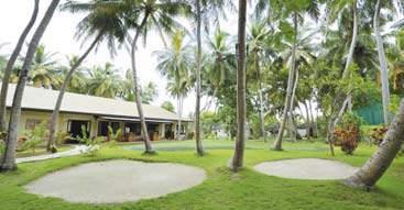 Superior beach bungaló: Óceánra nézô terasz kerti bútorral, légkondicionáló, mennyezeti ventilátor, TV, telefon, minibár (térítés