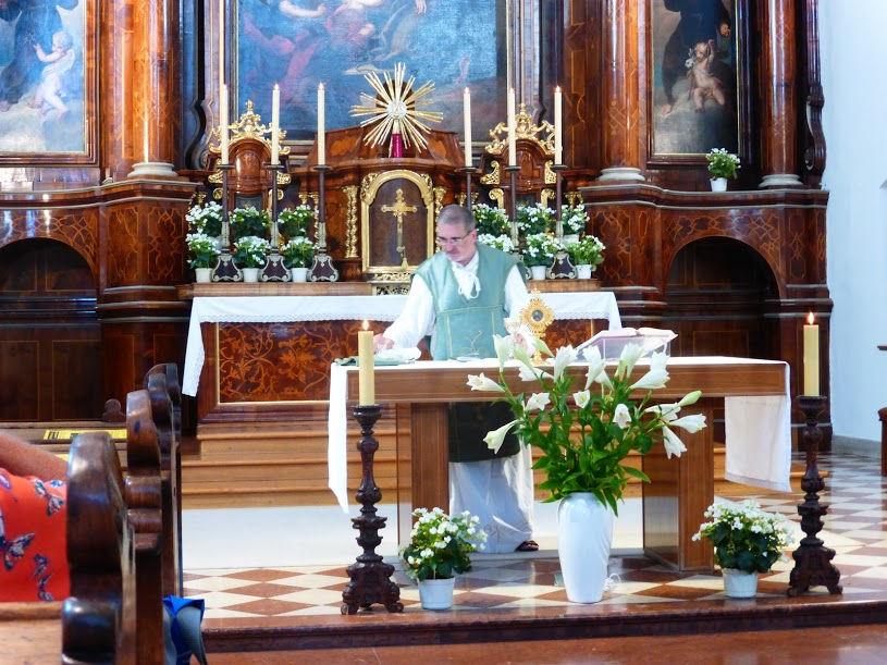 - én Papp Dániel lelkész a kis fatemplomban a szent liturgiát végezte, amikor Eöry Mihály pócsi földmőves észrevette, hogy a Szőzanya könnyezik. A könnyezés két hétig tartott. 1696.