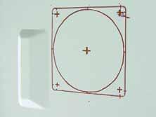 Kevésbé brutális az eljárás, ha 8-12-es fanadaptert (12 cm-es ventilátort fogadó, 8 cm-es ventilátorhelyre szerelhetõ szûkítõ adaptert) használunk, ennek az ára azonban többszöröse a noname