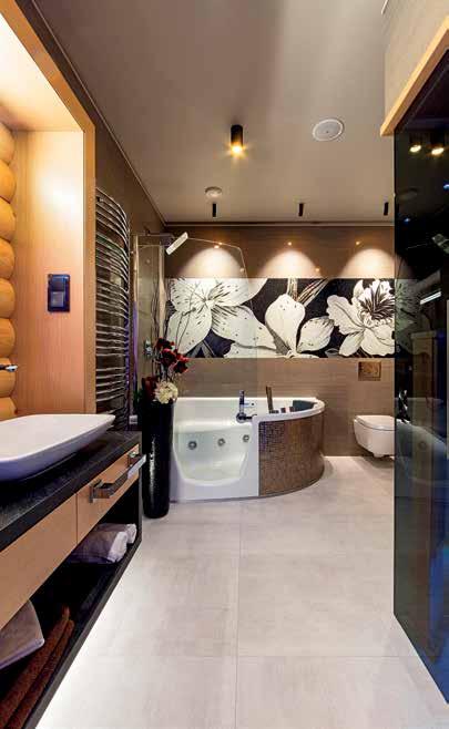 A házak földszinti és tetőtéri szintjéhez is saját fürdőszoba tartozik; külön bejárattal megközelíthetően az egyes szintek A szálloda elegáns szobája modern, exkluzív berendezéssel Magas minőségben