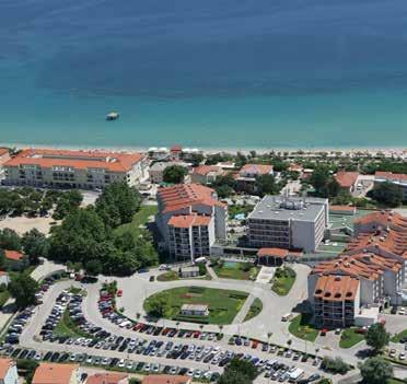 KVARNER VALAMAR HOTEL CORINTHIA BAŠKA*** BAŠKA (Krk-sziget), Kvarner, Horvátország 100 m, Kék Zászlós 300 m FEKVÉSE: három, egymással összekötött épületből álló, több mint 400 szobás szálloda,