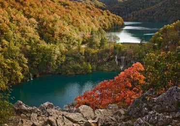 Magában Plitvice településen (a Nemzeti Park területén) valamint a közeli településeken (Rakovica kb.12 km és Grabovac kb. 8 km) ajánlunk különböző komfortfokozatú szállásokat.