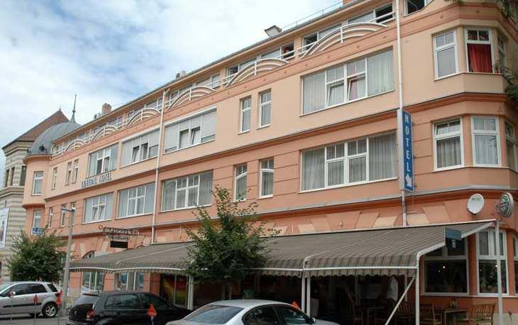 Centrál Hotel*** Pécs, Bajcsy-Zsilinszky u. 7, 7621 (Térkép) Mediterrán hangulatú Pécs a központjában, a Kodály Központ közelében található, a történelmi belvárostól mindössze néhány lépésnyire.