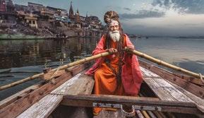 BAKHTAPUR a newari építészet éke: királyi palota és bejárata az Arany Kapu, Nyatapola és Swayanbunath templomok. Vacsora, szállás Katmanduban. 4.