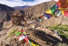 A kisváros fontos akklimatizálódási pihenőhelye a Himaláját meghódítani induló expedícióknak. Szállás Kargilban. 8. nap: Kargil - Leh Folytatjuk utunkat a Himalája hegycsúcsai között.