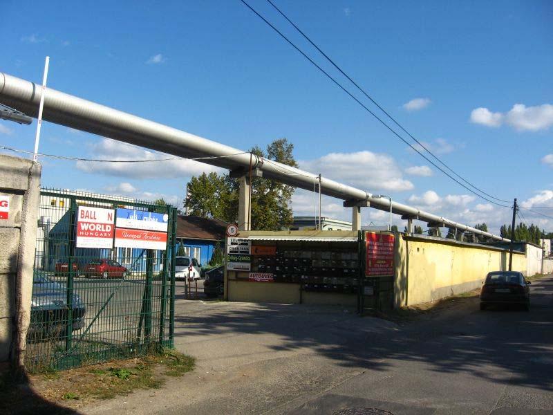Pók utcai lakótelepeket ellátó távfűtő gerincvezetékek. A távhőszolgáltatás piaci versenytársa ma Budapesten a gázfűtés.