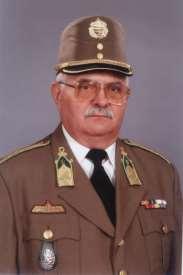 Beyer Ernő ezredes a Műszaki Kiképző Központ parancsnoka, a felső korhatár betöltése után kettő évvel nyugállományba vonult. Az újonnan kinevezett parancsnok: Kiss Imre alezredes.