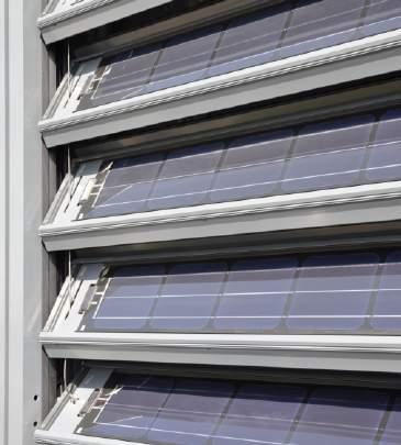 A lécek felületére napelem cellák vannak telepítve. Az egy ablakra beépített redőny teljes napelemes teljesítménye 200-350 Wp között változik.