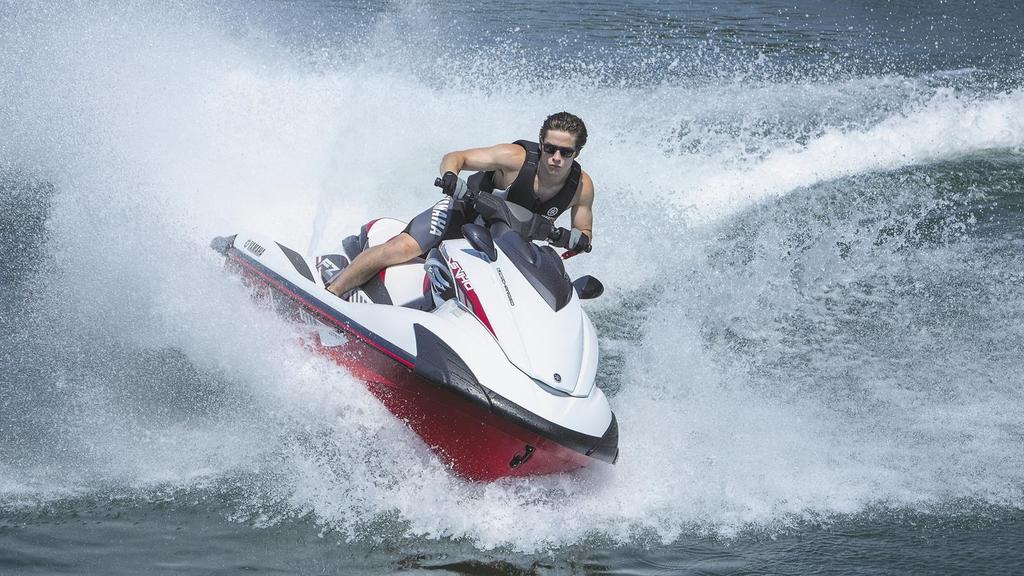 Lenyűgöző teljesítmény. Kisebb tömeg. Határtalan izgalmak. Az akárcsak testvére, az FZS minden idők leggyorsabb WaveRunner jet-skije.