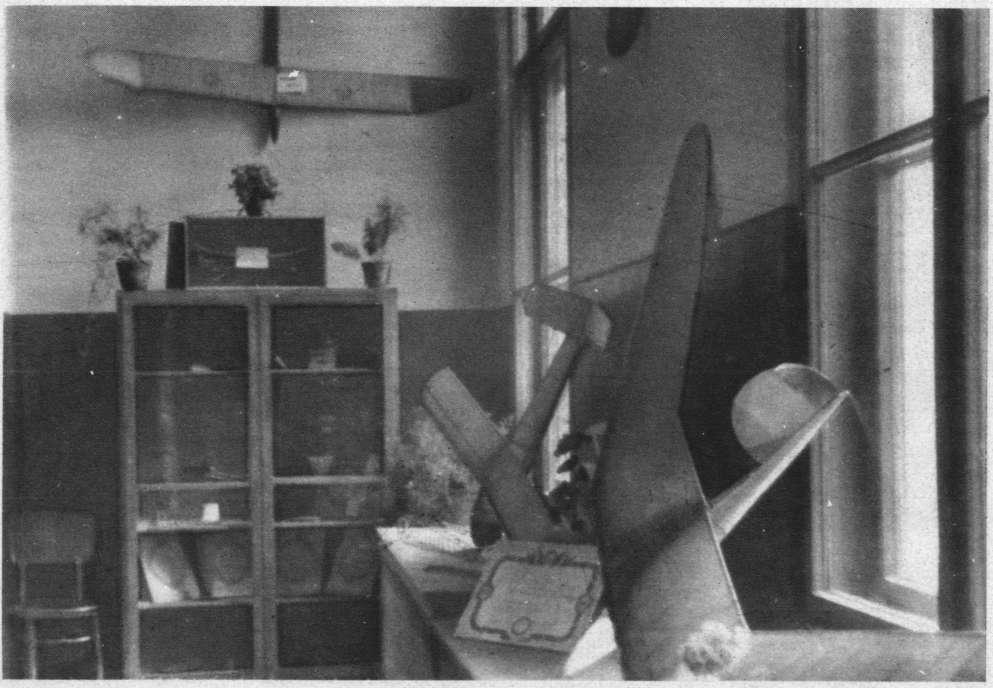 szakkör munkája)  modellező