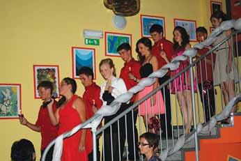 2013 je na Dvojezični osnovni šoli v Prosenjakovcih potekala zaključna proslava. Poslavljali so se učenci generacije 2004-2013. Deveti razred je obiskovalo deset učencev.