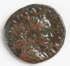 A hátlapján Salus balra fordulva áll, körirata SALVS AVG. Irod.: RIC III 668, Kr. u. 151-152 körül 14. Elagabalus császár bronz érme (denar?) Ltsz.: 2011.3.