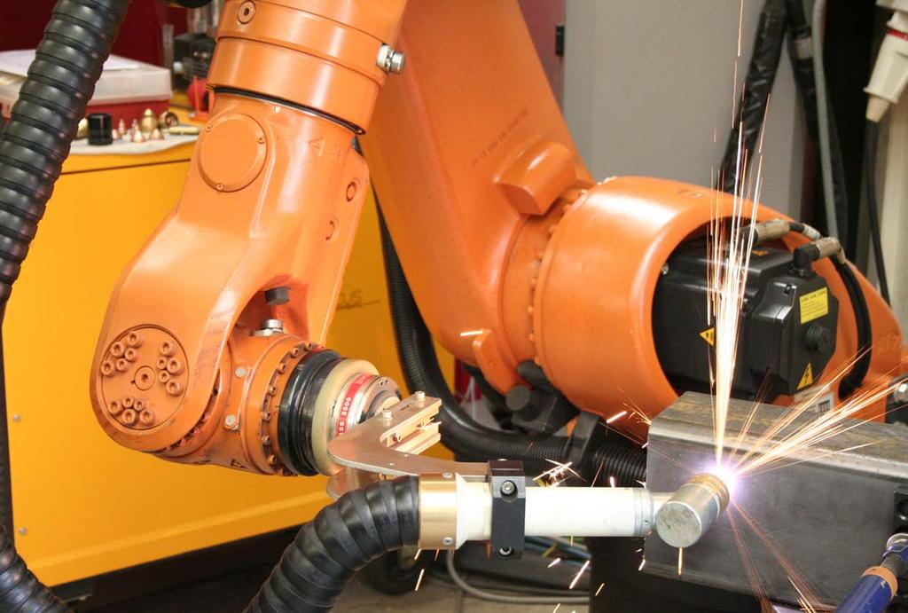 rugalmas, hatékony, biztonságos Plazmavágás robotok segítségével Ma a robotvezérelt plazmavágási technika főként háromdimenziós munkadarabok feldolgozásánál használatos, különösen az autóiparban és