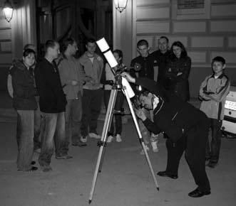 100 óra csillagászat Nagyszalonta Nagyszalontán szombat este 20:45 23:00 között végeztem bemutatást a Városháza előtt, természetesen fényözönben.