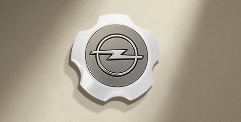 Csiszolt alumínium lemez Opel logóval Egy egységként rendelhető 5-csavaros kerekekhez Stílus és OPC Line OPC Line hátsó alsó lökhárító toldat (szoknya) OPC Line kipufogó Élje át a sportos autó
