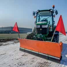 Az ajánlott hótolók, hóekék a szabványos gyorskapcsoló kerettel 3-5 perc alatt rákapcsolhatók a John Deere traktorokra.
