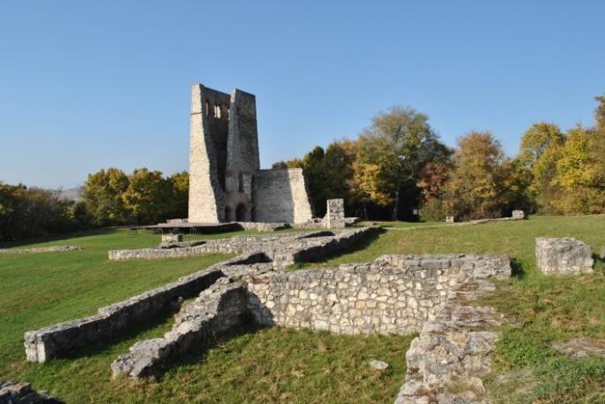 3.2 Építészeti értékek a külterületen védett műemlékek Alsódörgicse Templomrom (hrsz.:0157) Alsódörgicse templomát először 1268-ban említik írásos források, ekkor a fehérvári őrkanonokság birtoka.