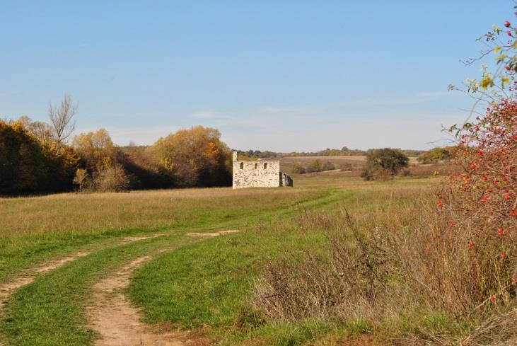 Kisdörgicse Pusztatemplomi dűlő: Templomrom (hrsz.: 0266/2) Kis-Dörgicse településrész házaitól nem messze, nyílt térszínen álló, kisméretű templomrom. Árpádkori, román stílusú falusi kőtemplom.