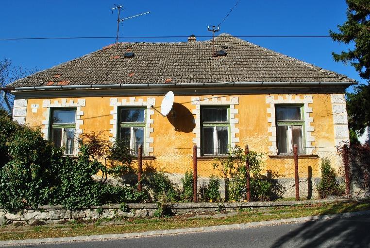 katolikus templom, és a mögötte lévő templomrom, melyekről már a belterületi műemlékek kapcsán szóltunk.