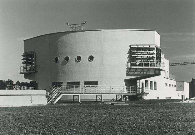 Szennyvíztisztító létesítmény vezérlőépülete, Berlin, D, Gustav Peichl, 1980-1985 Dobai