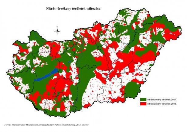 Kimutatása során piros színreakciót ad, Az ammóniához képest