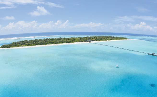 Royal Island Resort & Spa A sziget mérete 800x220 m. A légi transzfer idôtartama a repülôtértôl kb. 35 perc.