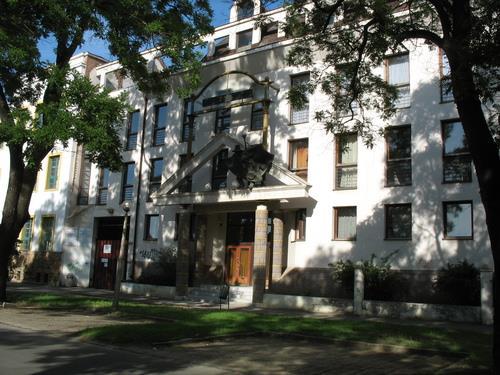 Az 1988/89-es tanévtől a 13 gimnáziumi osztály mellett a Kölcsey Ferenc Gimnázium és Művészeti Szakközépiskolában egy művészeti szakközépiskolai