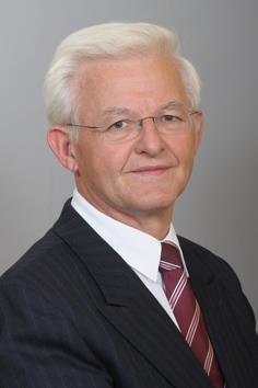 1993-tól 2011-ig Kalucza Lajos történelem-német szakos tanár volt az igazgató.