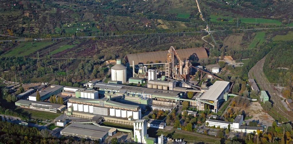 6 Váci Cementgyár Vácott több mint 50 éves, Beremenden több mint 100 éves cementgyártási hagyomány 1963-ban úgynevezett zöldmezős beruházásként épült fel a Váci Gyár, amelynek a Naszály-hegy