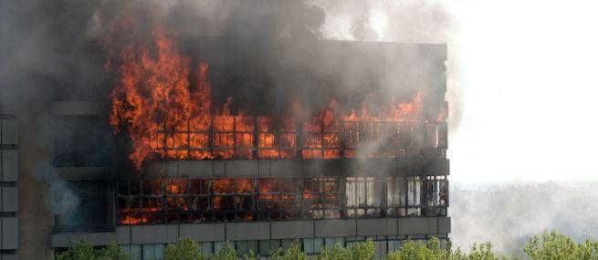 - A Delfti Egyetem Építészmérnöki karán, 2008. május 23-án bekövetkező épülettűz során, az épület teljesen kiégett. Az építmény körül vizesárok volt, ám a tűzoltók nem tudták eloltani a tüzet.