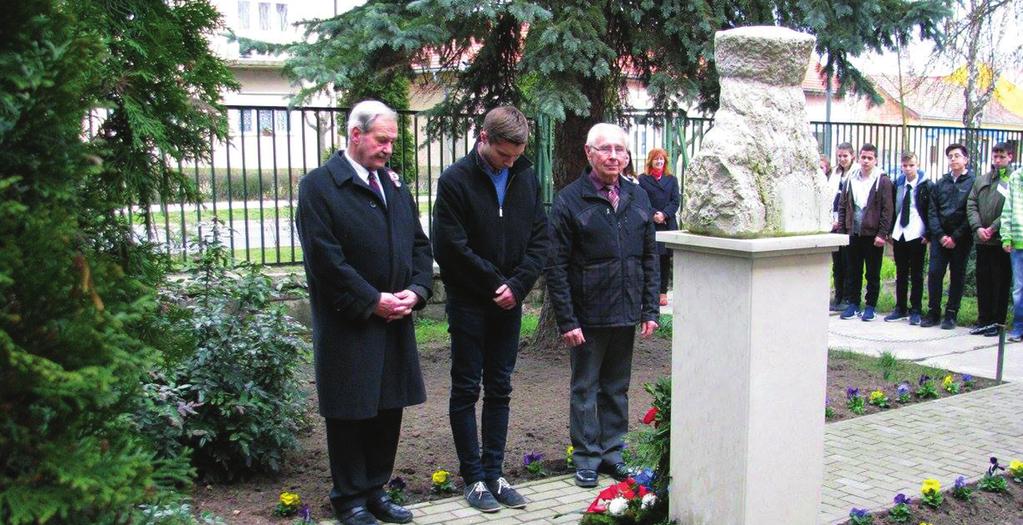 ti, 1705-ös országgyűlés helyeként vált ismertté. Az iskola Az ünnepség hangulatát az iskola kórusa és szavalókórusa minden évben a Vezérlő Fejedelem éppen az itteni or- teremtette meg.