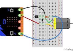 A meghajtó áram micro:bit IO portjain (PIN, ha már vezérelni szeretnék) túl gyengék ahhoz, hogy közvetlenül csatlakoztassuk a motort. Ezért tranzisztort vagy relét használunk.