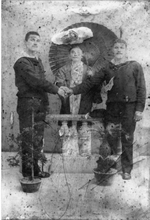 5. Egy solymári matróz Gernedl Ferenc (a kép jobb szélén) Sanghajban 1903- ban hajógépész
