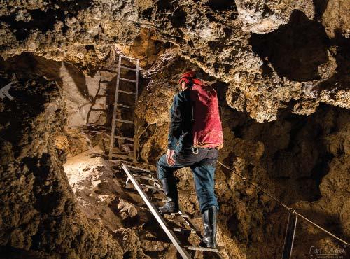 A Gerecse és a Pilis hegységben több mint 400, Budapest alatt pedig világviszonylatban egyedülálló módon közel 200 barlang található, így Budapest méltán kiérdemelte a barlangok fővárosa elnevezést.