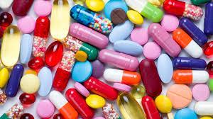 Antibiotikumok A köznyelvben az összes antibakteriális szert gyűjtőfogalomként antibiotikumnak hívjuk, az antibakteriális szerek azonban tudományos