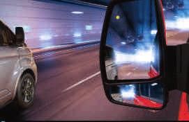 figyelmeztető rendszer jobb és bal irányban körbepásztáz. Ha egy mozgó járművet vagy más veszélyforrást észlel, audiovizuális jelzésekkel küld figyelmeztetést.