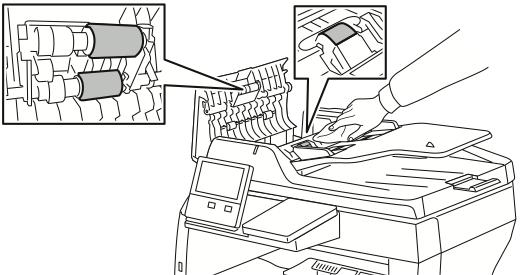 Karbantartás A dokumentumadagoló-görgők tisztítása A szkenner tisztításakor tisztítsa meg a dokumentumadagoló görgőit is. 1. Nyissa fel a dokuadagoló fedelét. 2.