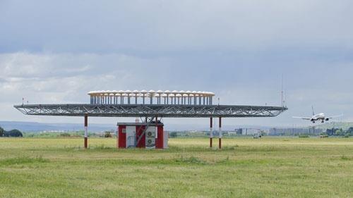 vagyis irányszöget, hogy merre található a repülőgéptől az adó. Fontos megjegyezni, hogy az így kapott radiálok függetlenek attól, hogy a gép milyen irányban halad.