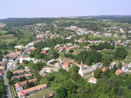 1950-ben a települést Veszprém megyétől Komárom megyéhez csatolták. 1960.