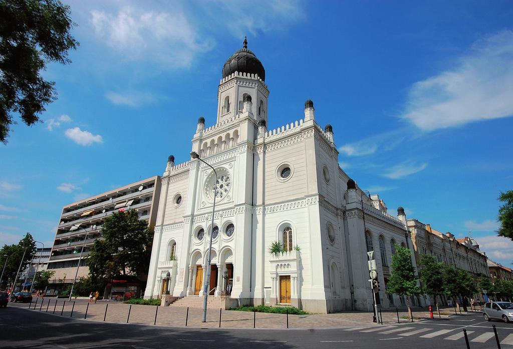 FIZETÉSI HATÁRIDŐK A részvételi díj, a szállás, és az étkezések díja a számlán, ill. a visszaigazolásban megadott időpontig fizetendő.