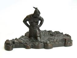 bronzed terrakotta, signed on the backside: Schaár m/h: 40,5 cm Kikiáltási ár: 360 000 Ft Starting price: 1 110 67.