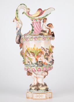 Fedeles váza / Lidvase Herend, 1960 után, festett, mázas porcelán, fedele és a váza is javított Herend, after 1960, painted glazed porcelain, repaired m/h: 32 cm