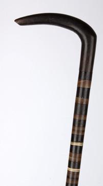 Vadász bot / Hunter s stick magyar, 19 század vége, különböző színű szarúból készült szárral, szarvas aggancs fogóval from the end of the 19th century,the stem made of different