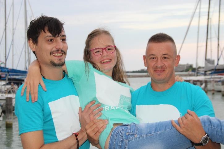 Vivi ballagás Vivi, veseátültetett társunk, aki egy gyermekotthon lakója, speciális iskolába jár és vesetranszplantált, rehabilitációs programunk kiemelt szereplője: idén májusban duplán ünnepelt: