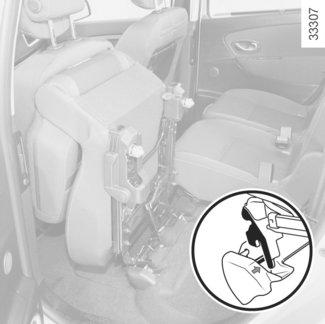 HÁTSÓ ÜLÉSEK MŰKÖDÉSE (2/2) B Az oldalsó ülések beszerelésekor ellenőrizze, hogy a biztonsági öv háza a gépkocsi belső része felől helyezkedik-e el.